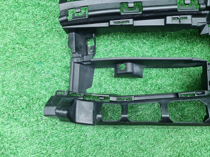 Кронштейн переднего бампера LH BMW 5er G30 (17-20)