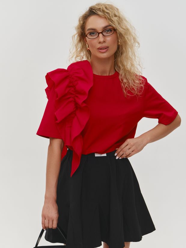 Футболка с воланом , красная