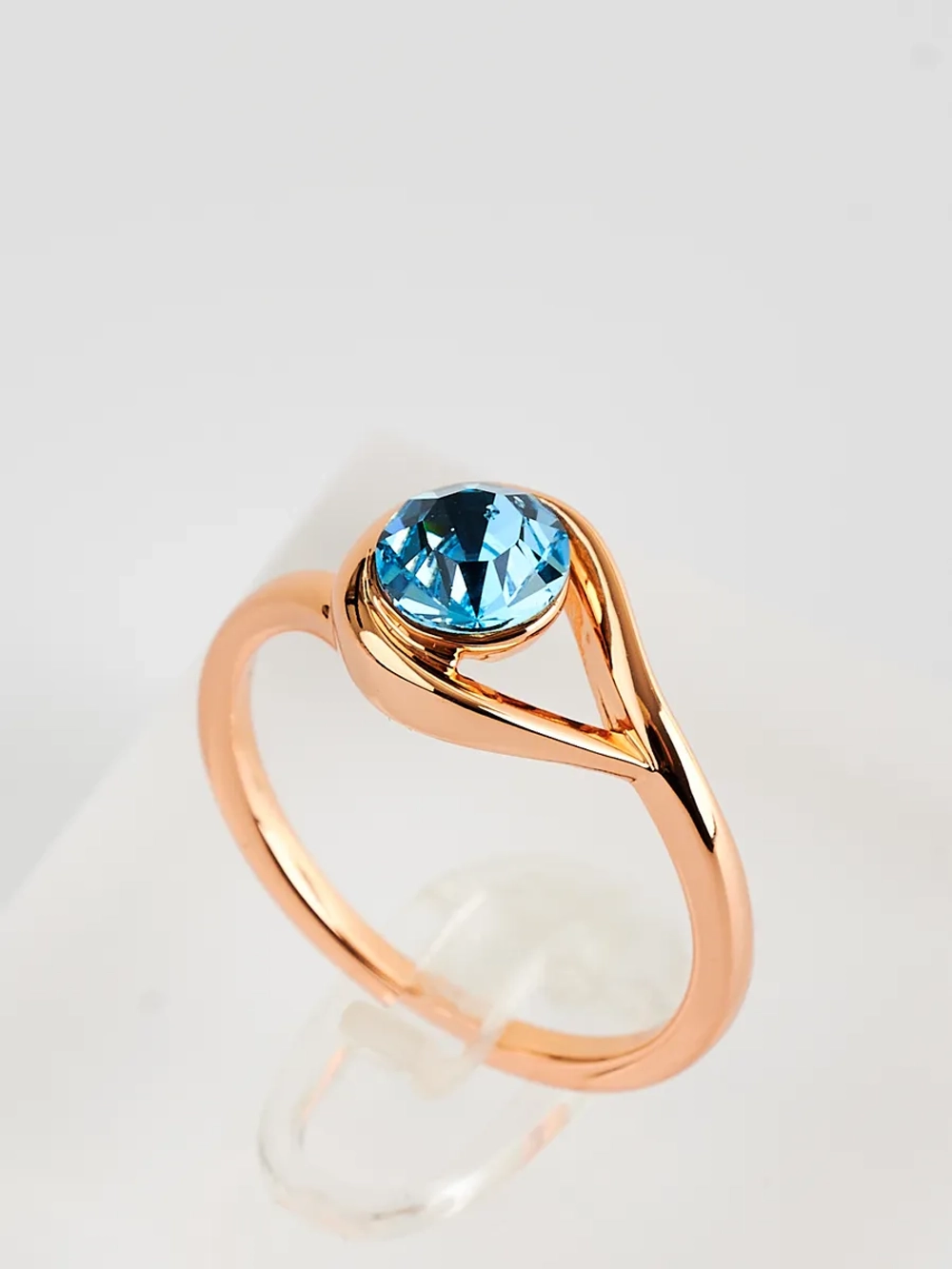 Кольцо Белла с голубым кристаллом Swarovski