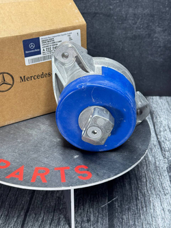 Опора двигателя левая Mercedes-Benz A2222408517