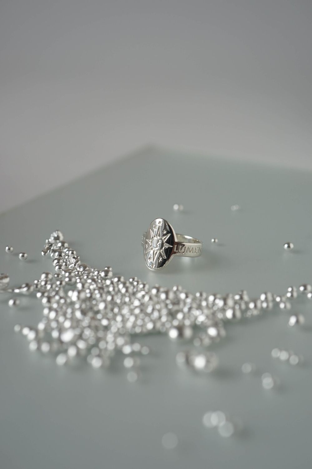 Кольцо Небесный Свет, Луна