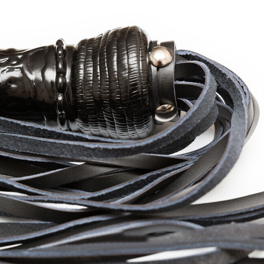 Черная плеть с фаллоимитатором (Цвет: черный)