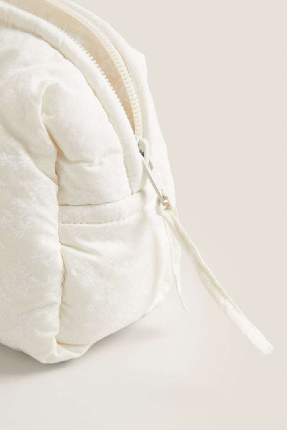 ZARA HOME МАЛЕНЬКАЯ КОСМЕТИЧКА С ЦВЕТОЧНЫМ ПРИНТОМ, БЕЛЫЙ