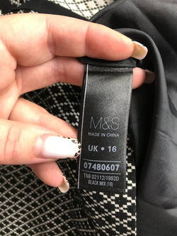 Платье Marks&Spencer обтягивающего кроя, маркировка 16, визуально на 50 размер