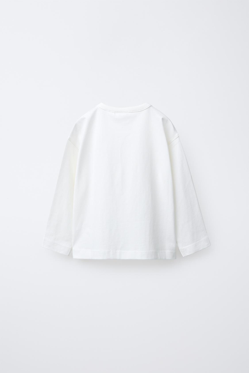 ZARA ФУТБОЛКА С РЕЗИНОВОЙ АППЛИКАЦИЕЙ, БЕЛЫЙ