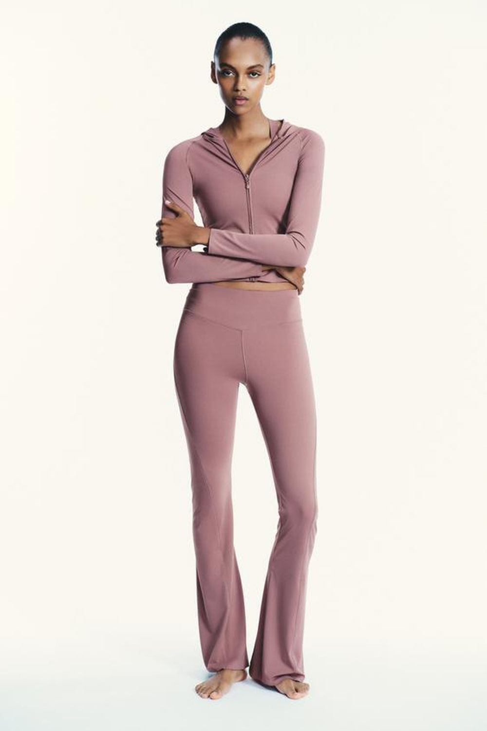 ZARA БЕСШОВНЫЕ БРЮКИ FLARE ИЗ ПОЛИАМИДА, ЦВЕТ МАЛЬВЫ