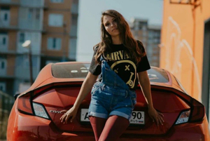 4000 дизайнов футболок с группами и фильмами