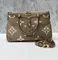 Сумка Louis Vuitton Trianon PM бежевый