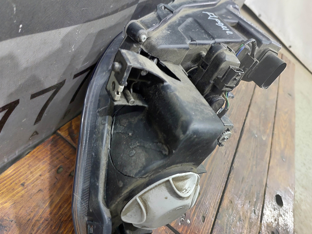 Фара правая с дефектом LADA Vesta 15-22 Б/У Оригинал 8450006952