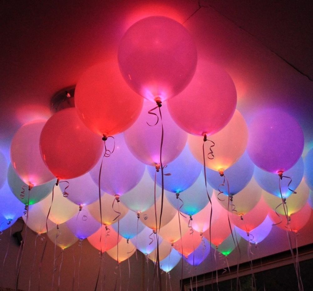 Светящиеся шарики под потолок