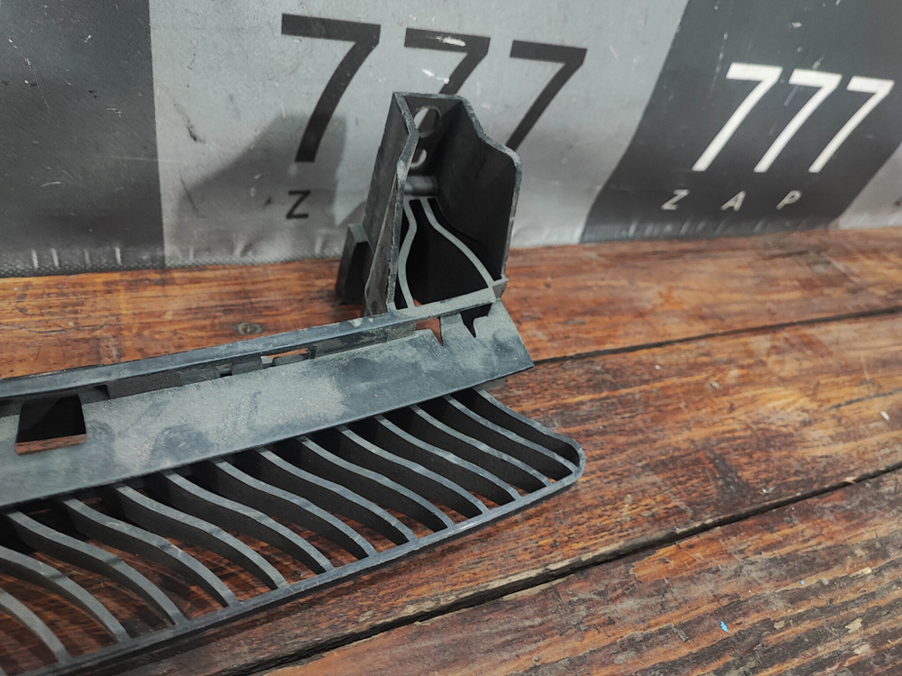 Кронштейн переднего бампера Volkswagen Tiguan 2 16-нв Б/У  STVW71000BA0