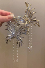 Заколка Краб для волос. Металл. Бабочка со стразами с подвесками. Цвет серебро.