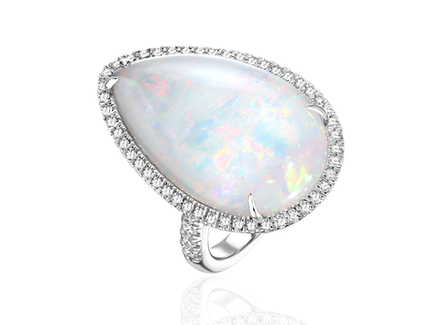 Кольцо с белым опалом огранки "Груша" и бриллиантовой обсыпкой