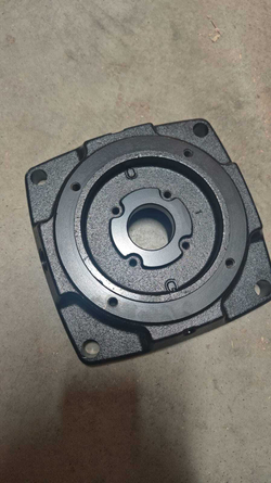 Запасная часть для насоса модели LVR90-3-2 - суппорт чугунный