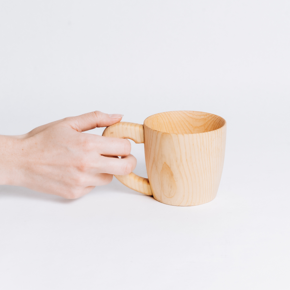 Деревянная кружка  с ручкой из цельного куска древесины кедра для чая, пива и других напитков 300 мл. C60