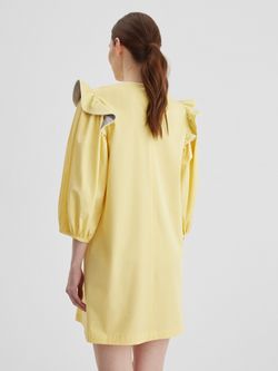 Платье с воланами светло-желтого цвета