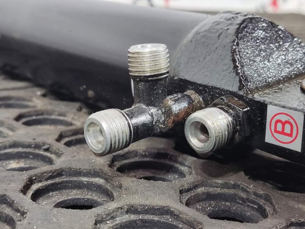 Цилиндр подъема кабины 2023г.