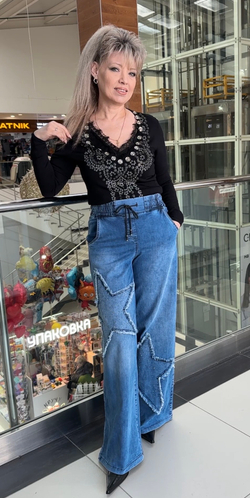 Синие джинсы c принтом из звезд