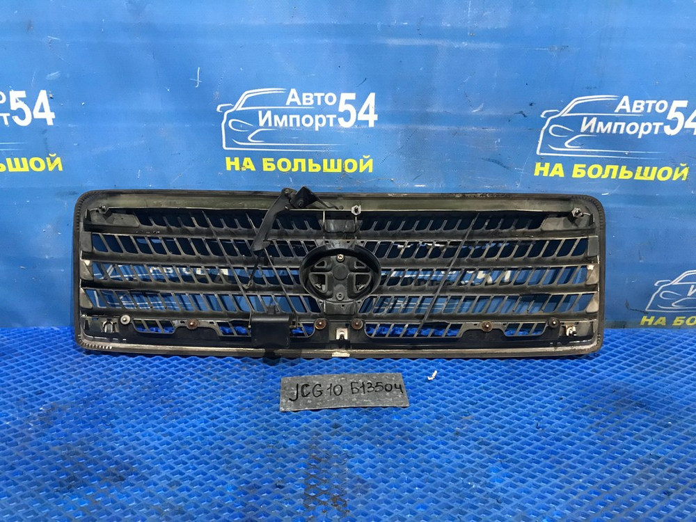 Решетка радиатора TOYOTA PROGRES 2001-2007