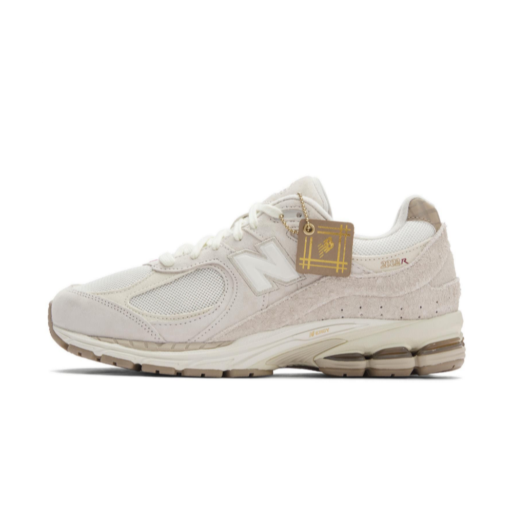 alt="New Balance 2002R Sandstone Beige M2002RFA вид сбоку на белом фоне"