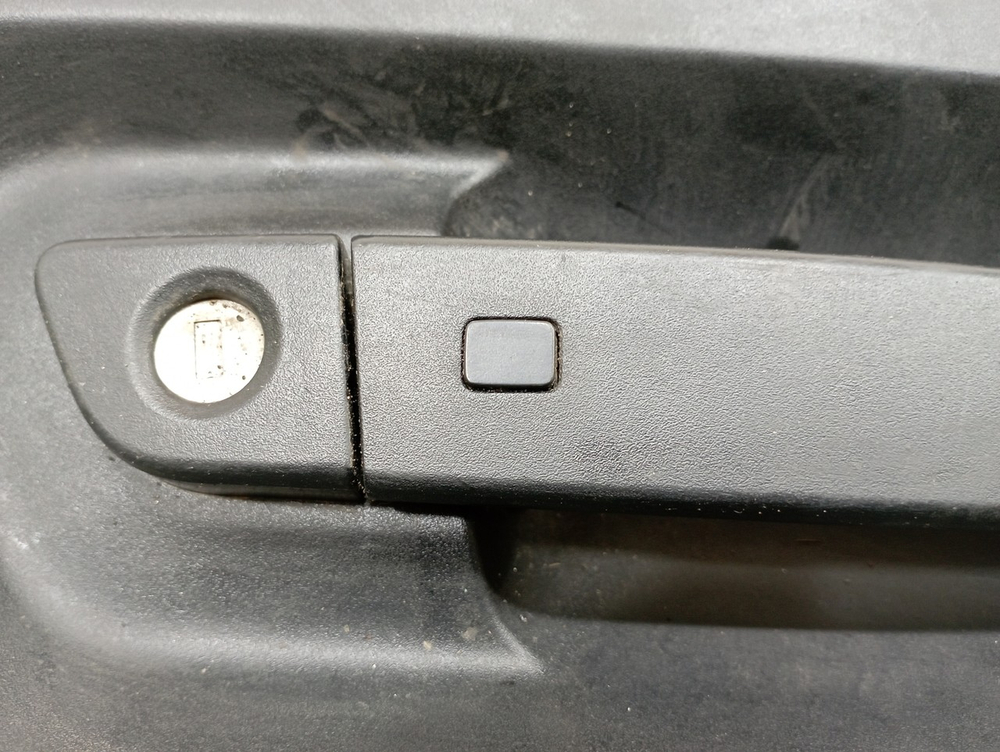 Ручка двери наружная правая 2023г.