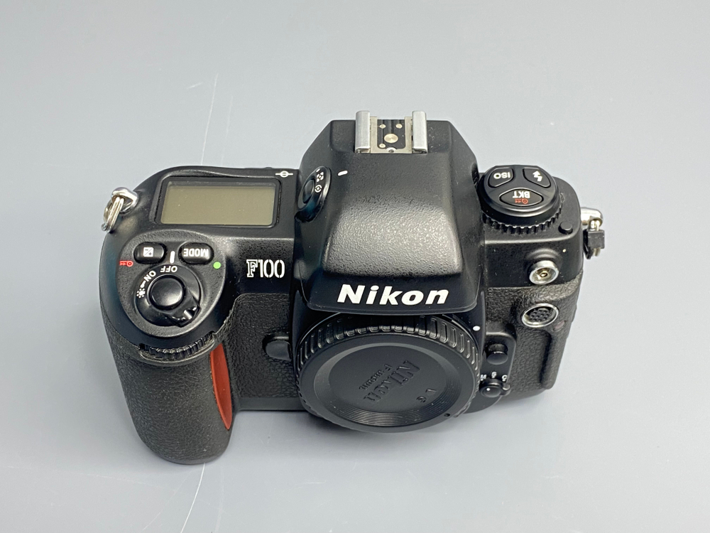 Nikon F100