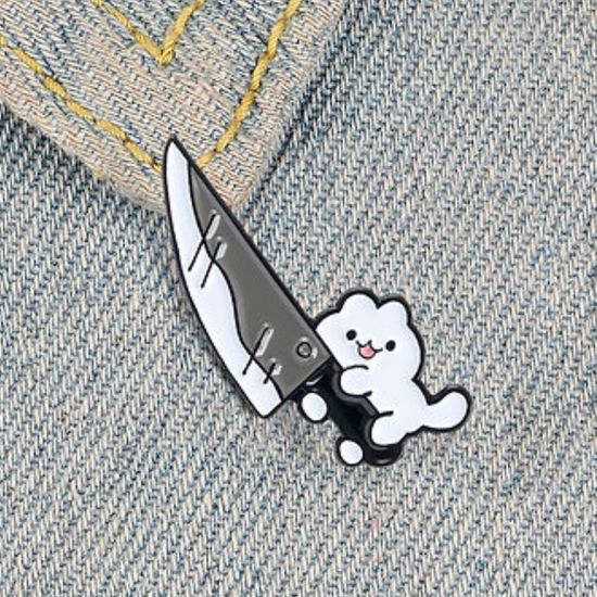 Значок металлический "Котик и ножик", р-р 3х1,3см