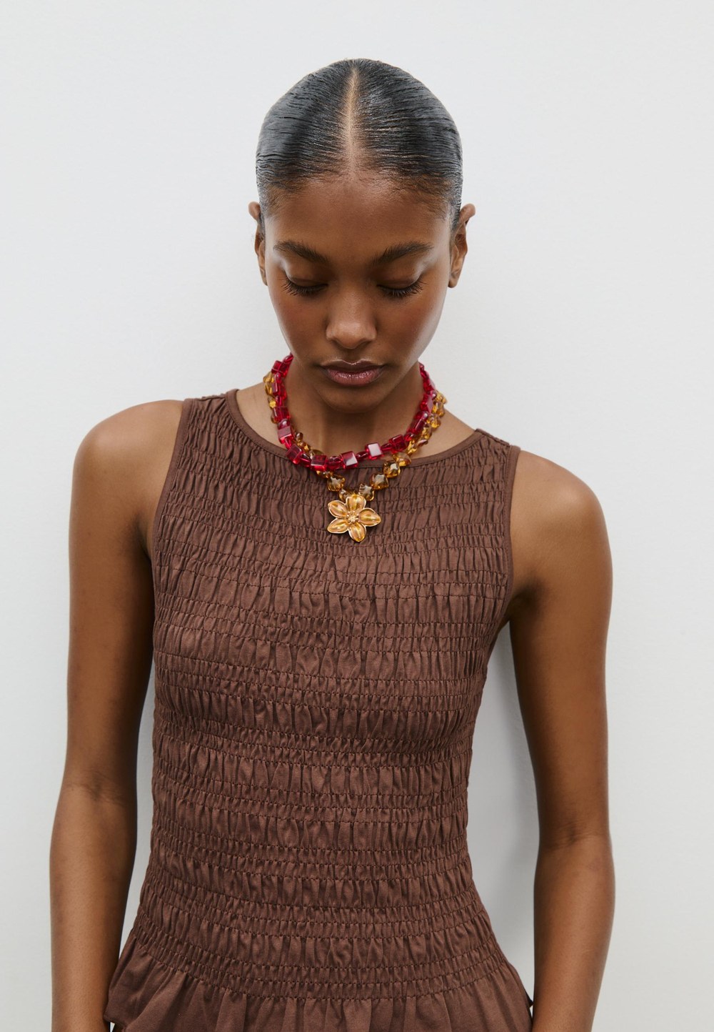 STRADIVARIUS Комплект из 2 ожерелий из бусин и цветов, горчичный