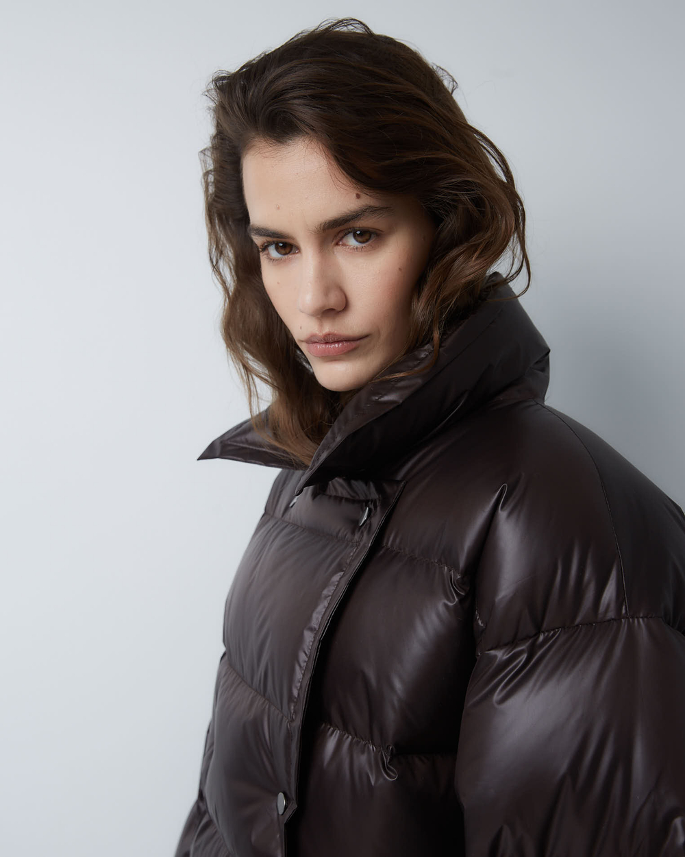 Пуховик двубортный укороченный темный шоколад