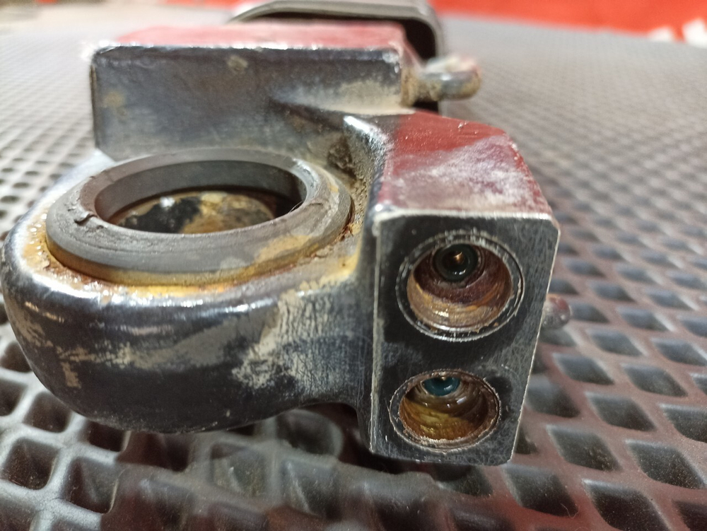 Цилиндр подъема кабины