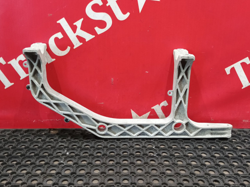 Кронштейн переднего бампера 2023г.