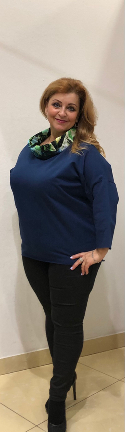 Удлиненная туника синего цвета с разноцветным хомутом