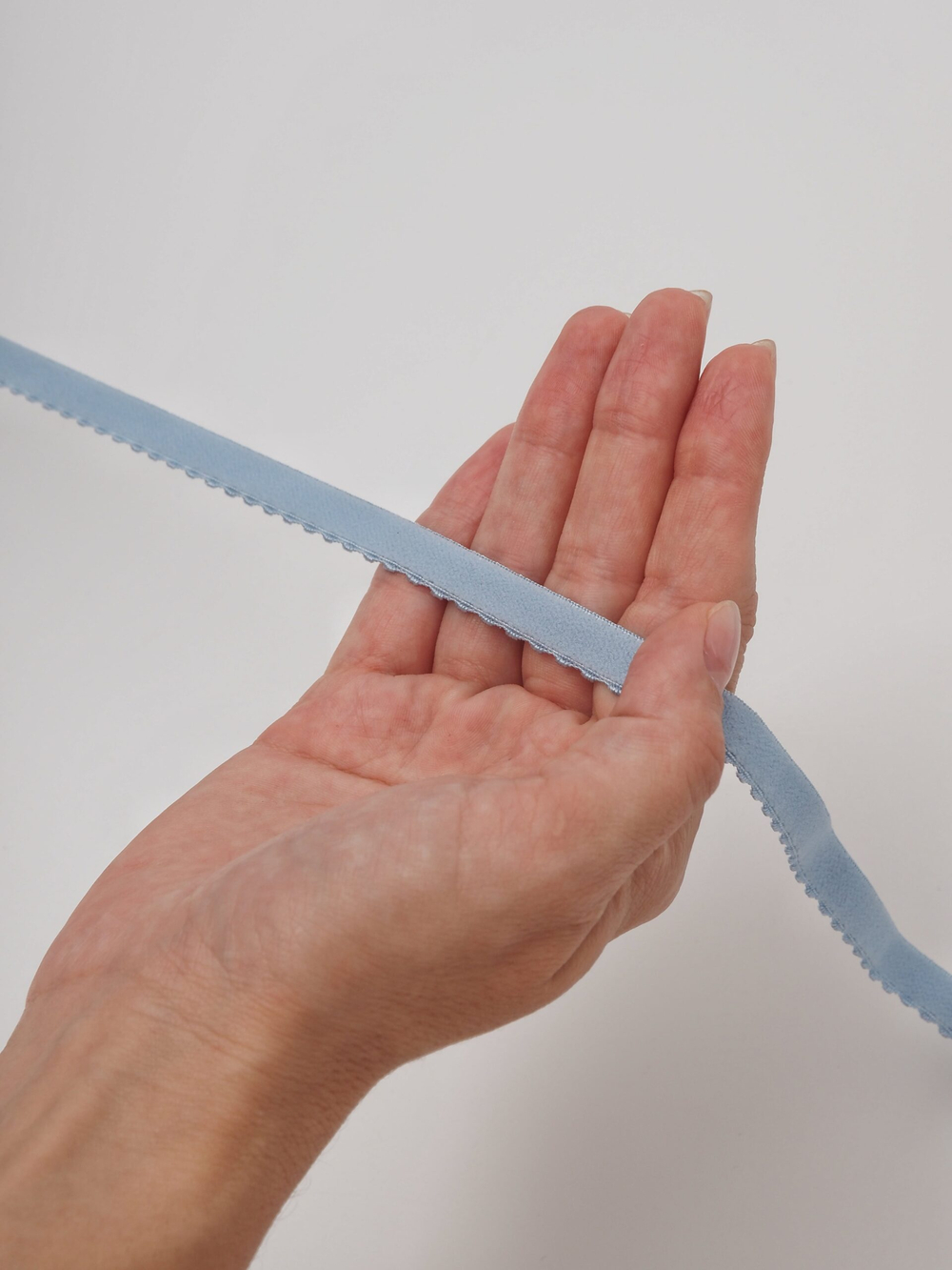 Резинка отделочная голубая ажурная ширина 10 мм с учетом фестона (светлее наших резинок)