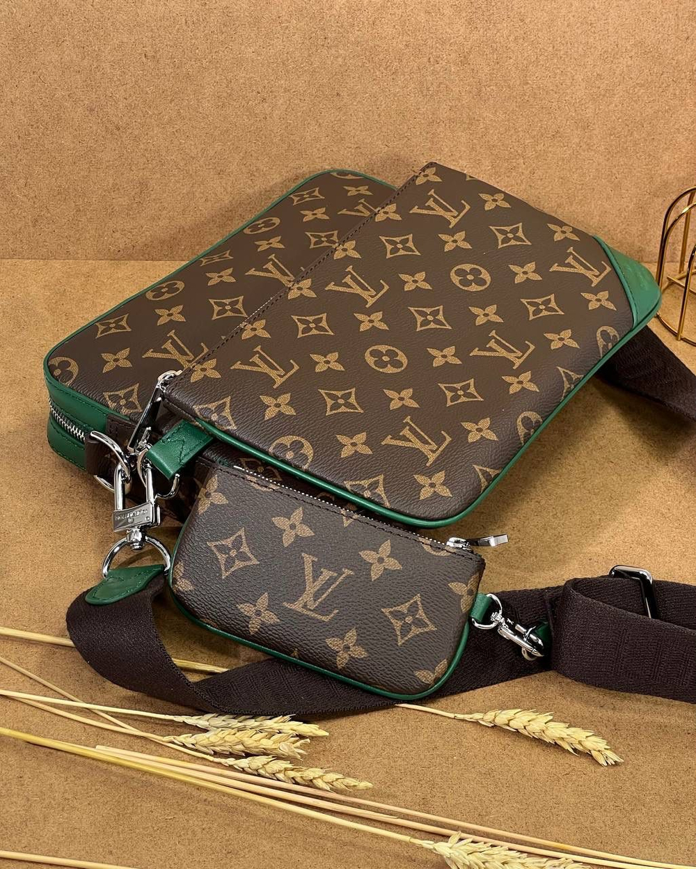Сумка-мессенджер Louis Vuitton