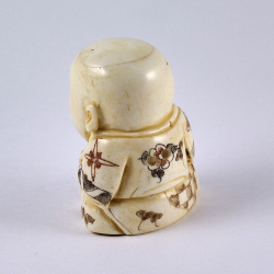 Нэцкэ Мальчик Карако с корзиной рыбы