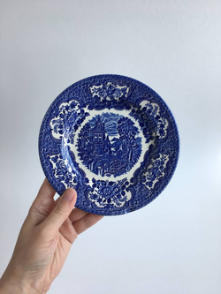Десертная тарелка English Ironstone (скол)