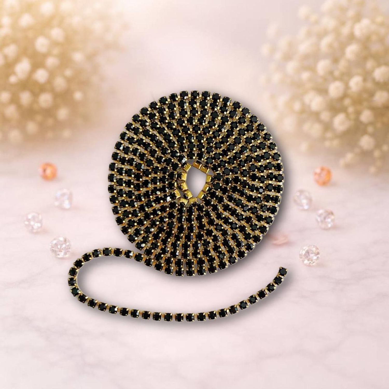 Стразовая лента 2,5мм цвет золото-черный (упаковка 1м)