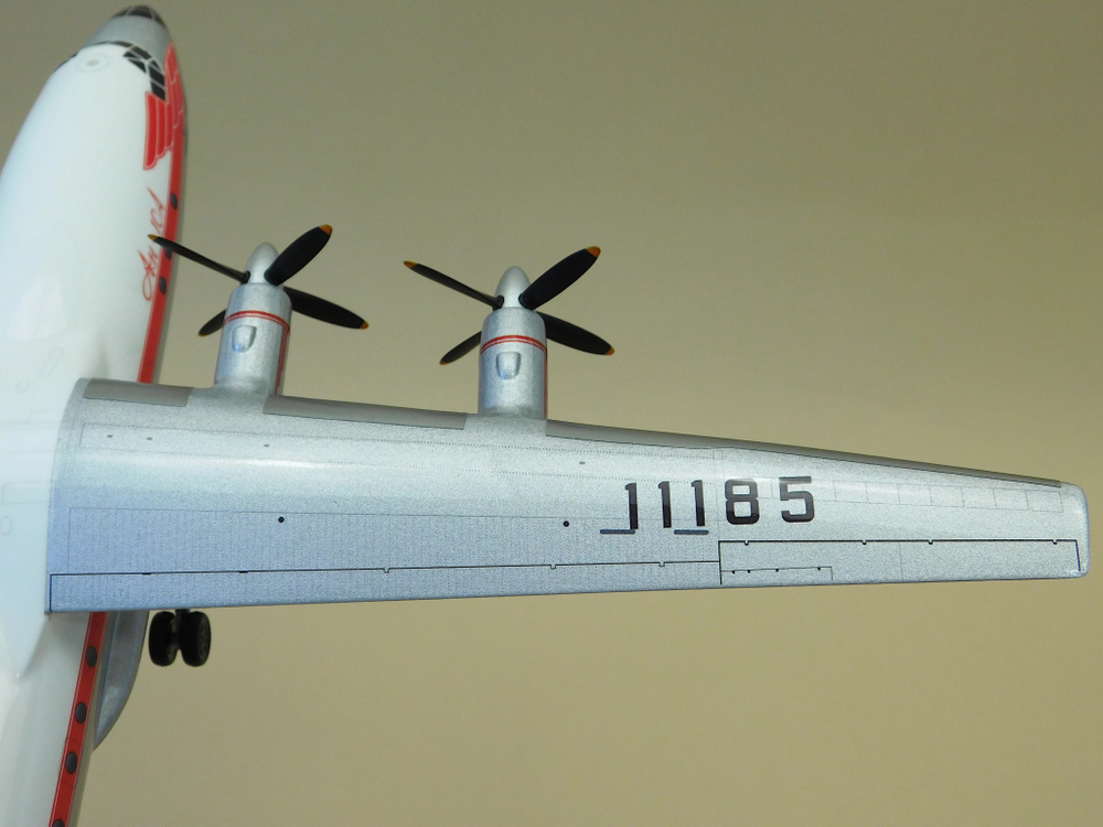 Модель самолета Ан-10А (М1:100, Аэрофлот СССР-11185) с шасси