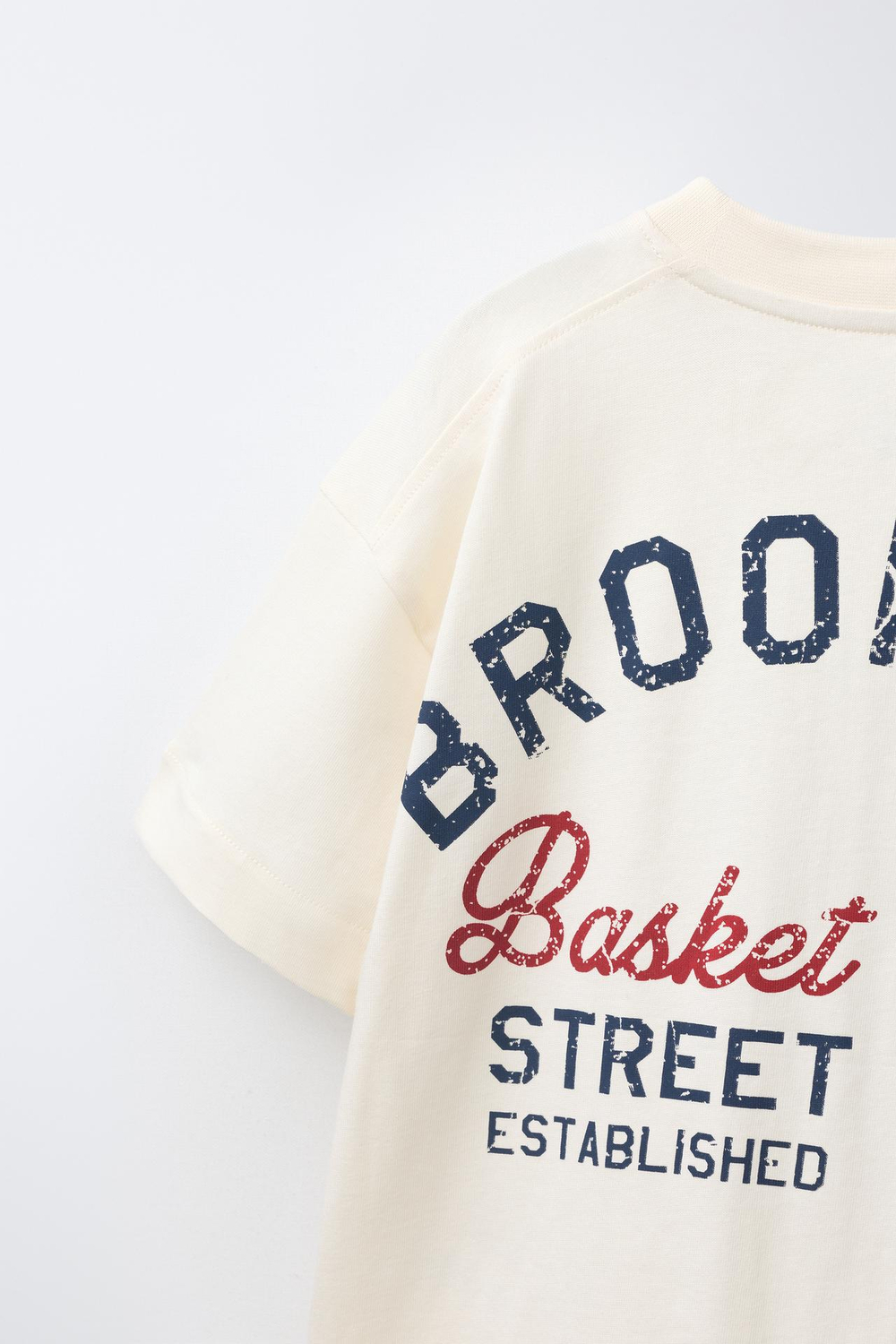 ZARA ФУТБОЛКА С ПРИНТОМ BROOKLYN, ЭКРЮ