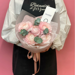 Моно букет из 5 ранункулусов и эвкалипта 80220265