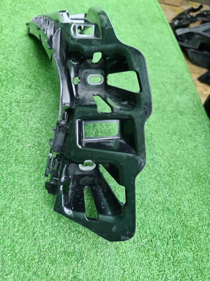 Кронштейн бампера правый Mercedes S W223 (20-нв)