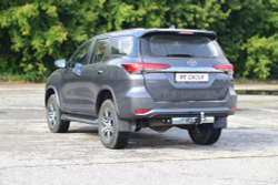 Фаркоп PT GROUP /съемный квадрат/ С нержавеющей Накладкой для TOYOTA Fortuner 2016-2020 (до рестайлинга)(паспорт и сертификат в комплекте)(без электрики) арт.TFR-16-991124.00