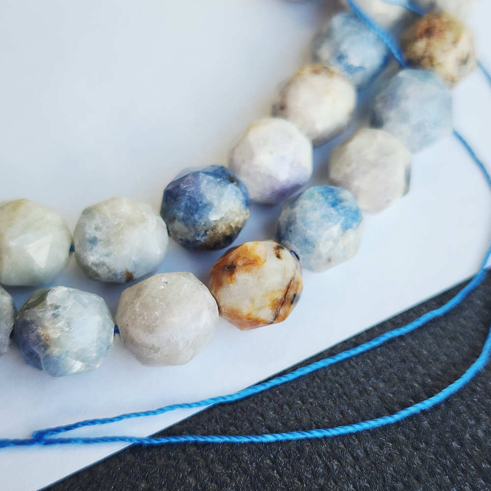 Хакманит (гакманит), разновидность содалита, светится в УФ, 9.3мм, штучно