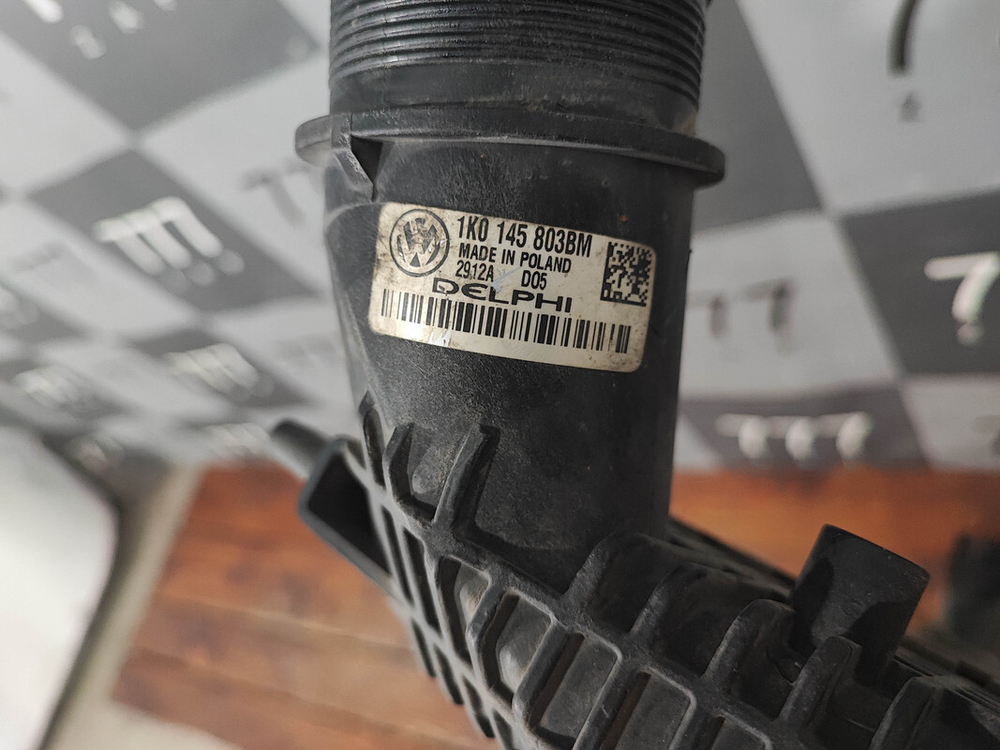 Интеркулер Volkswagen Jetta 6 10-18 Б/У Оригинал 1K0145803BM