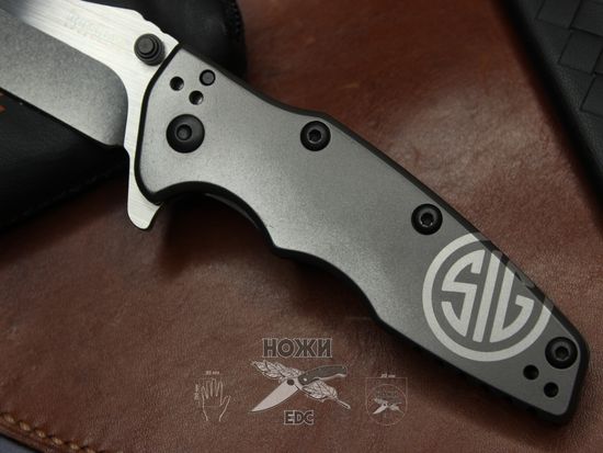 Складной нож Коллекционный Kershaw Shield (SIG SAUER) 3920SIG c клинком из стали 8Cr13MoV, рукоять Stainless Steel