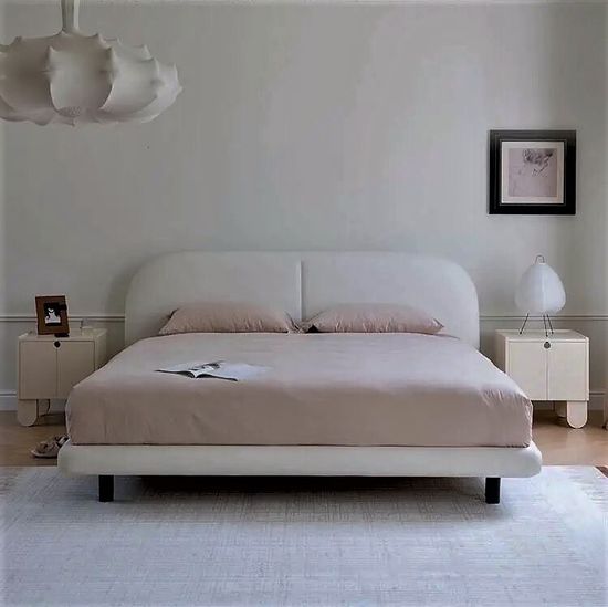 Двуспальная кровать с широким изголовьем Coco