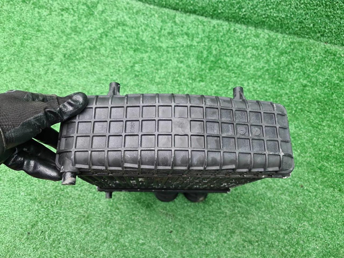 Интеркулер правый Maserati Levante (2016-2024)