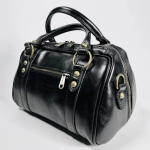 Женская сумка-саквояж из натуральной кожи черного цвета