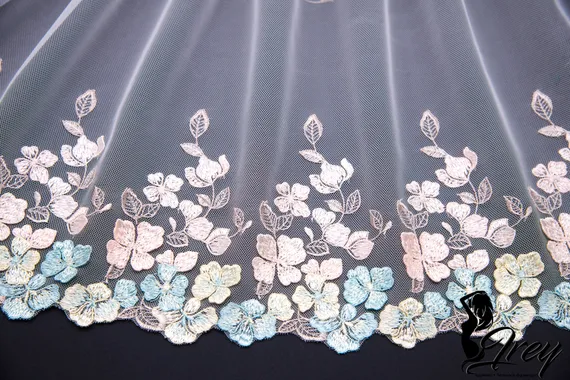 05-128 Вышивка на неэл. сетке 20 см, айвори/ментол/желтый (левая)