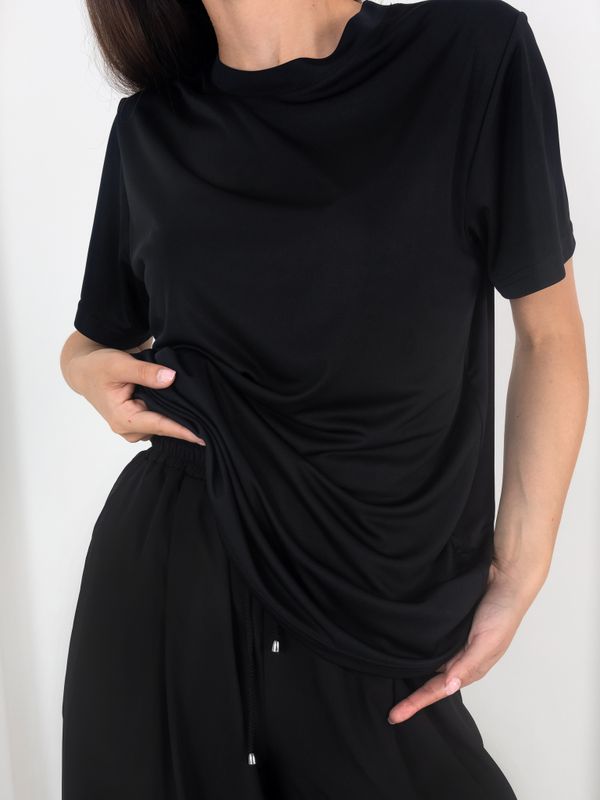 ФУТБОЛКА С U-ОБРАЗНЫМ ВЫРЕЗОМ. ЧЕРНАЯ. PROF